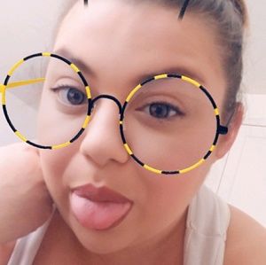 Meet your Posher, Chloe